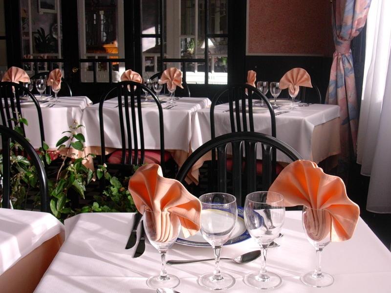Arcantis Hotel Metropole Шатель-Гюїон Ресторан фото
